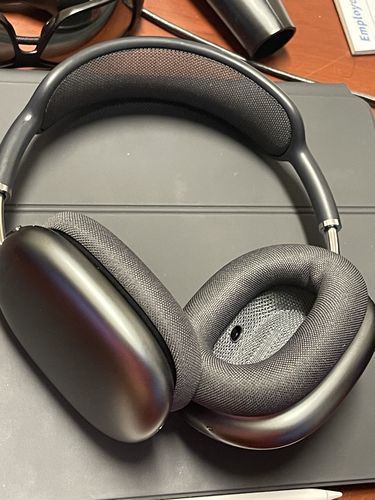 Wireless Noise-Cancelling Headphones with Soft Ear Cushions