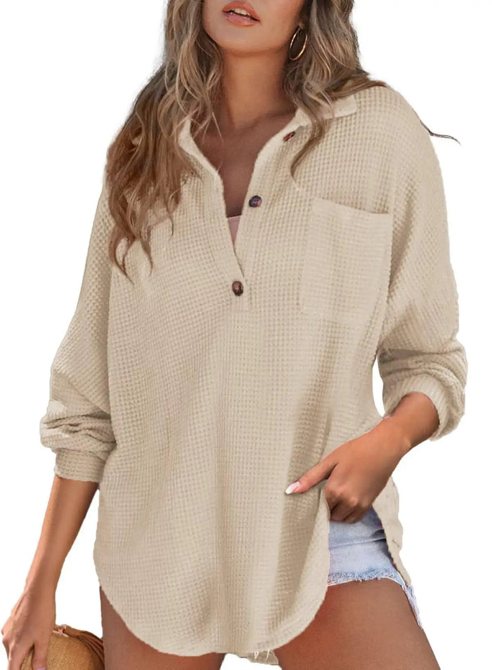 Maglia da donna in tessuto waffle con bottoni sul davanti e taschino sul petto