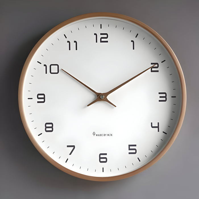 Stillegående veggklokke i tre med moderne, rund design